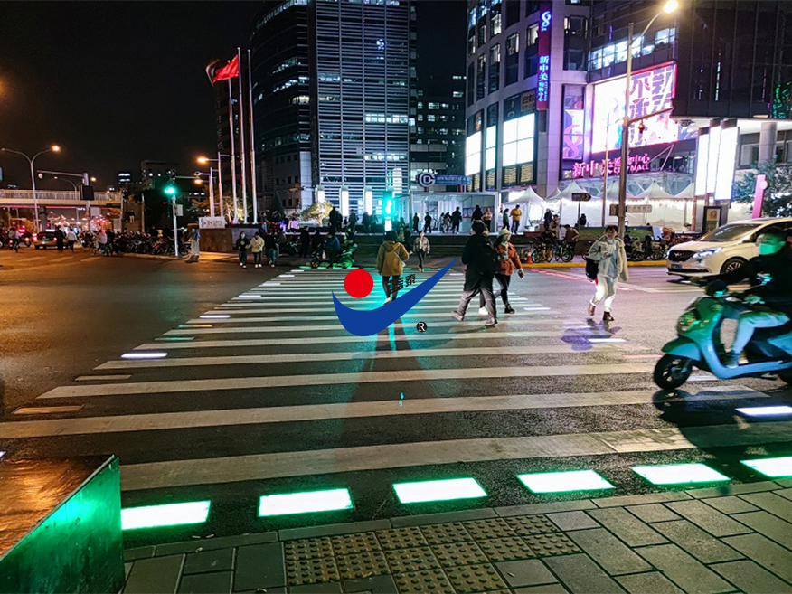 北京（jīng）新中（zhōng）關購物中心.jpg